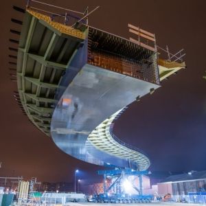 Zwolse Busbrug succesvol op plek geschoven [video's]