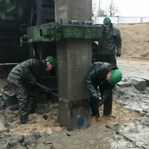 Gekoppelde palen voor Amstel Tower